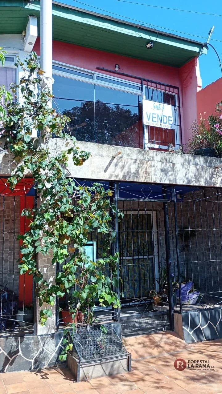 Casa en venta c/ cochera en Puerto Iguazú - Imagen 1