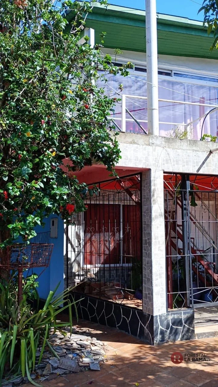 Casa en venta c/ cochera en Puerto Iguazú - Imagen 2