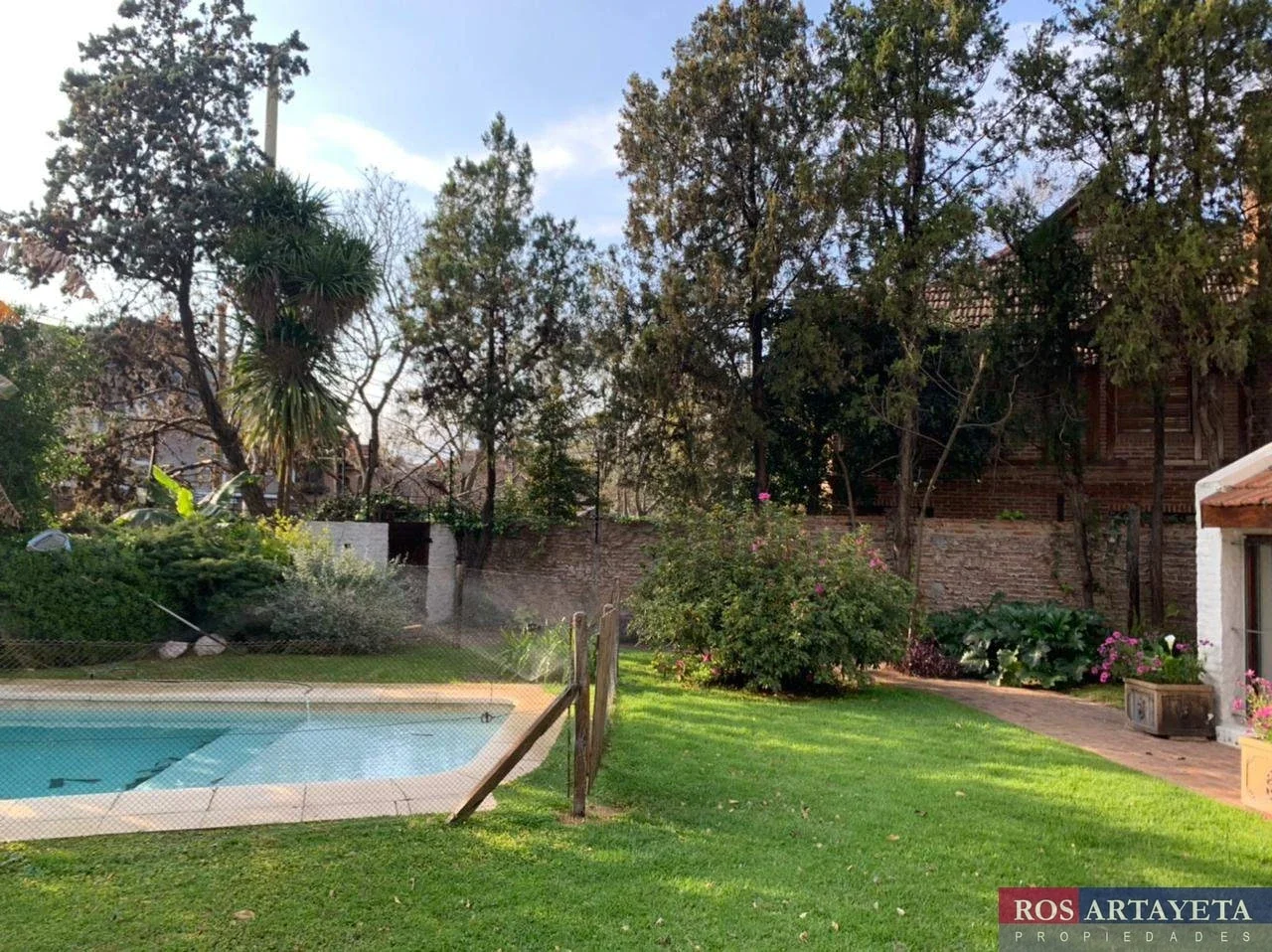 Casa en alquiler temporario c/ cochera en Lomas de San Isidro - Imagen 4