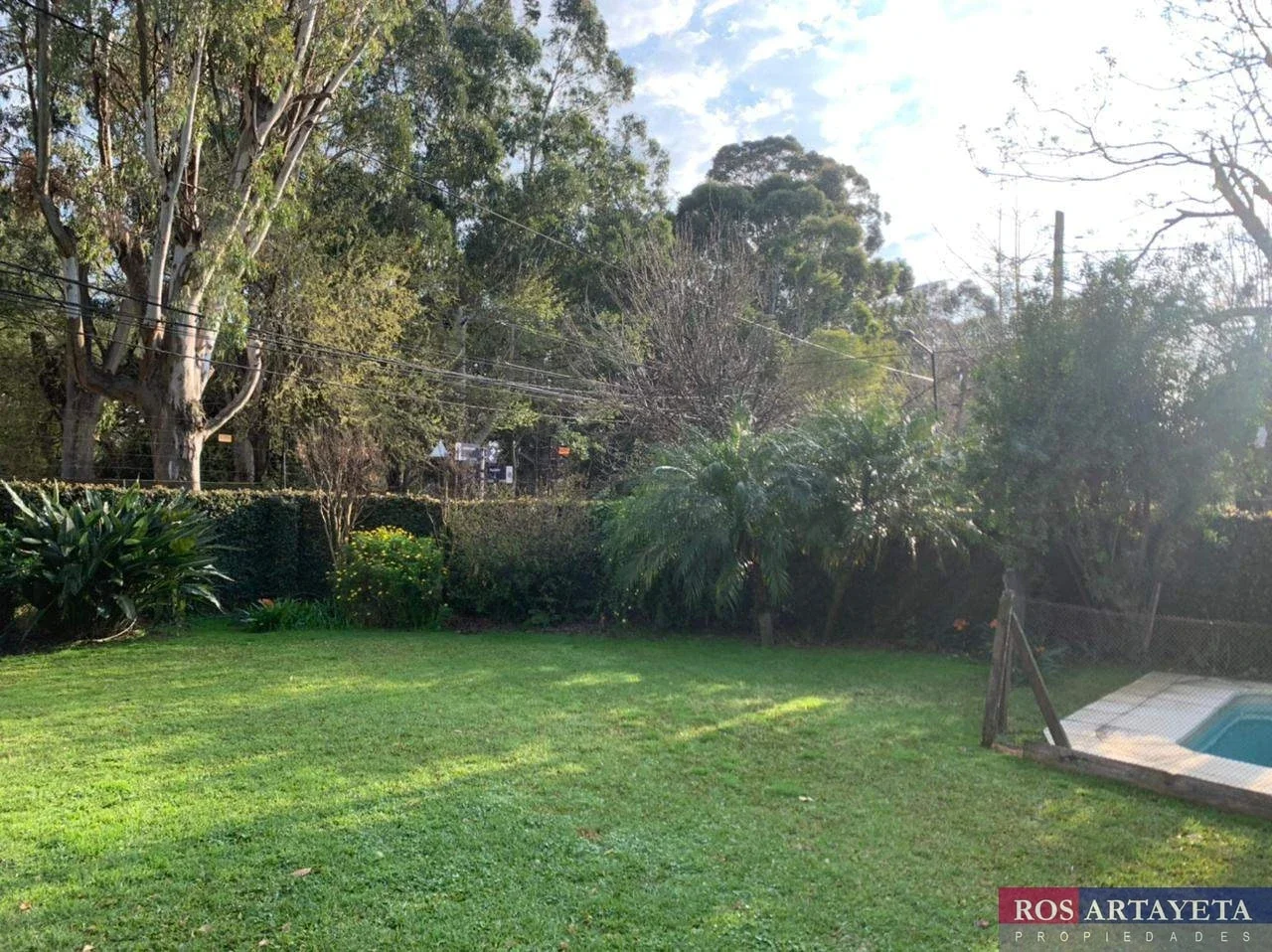 Casa en alquiler temporario c/ cochera en Lomas de San Isidro - Imagen 2