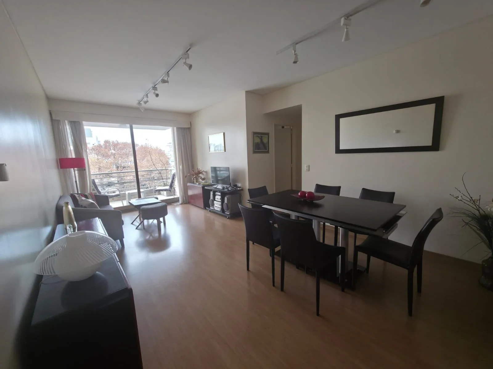 Hermoso 3 Amb Amoblado C/ Cochera Fija, en Torre con Amenities - Imagen 2