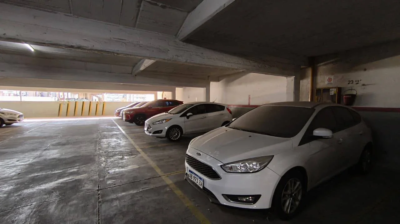 Comoda Cochera en Venta, a m de Av Corrientes y Av Callao - Imagen 1