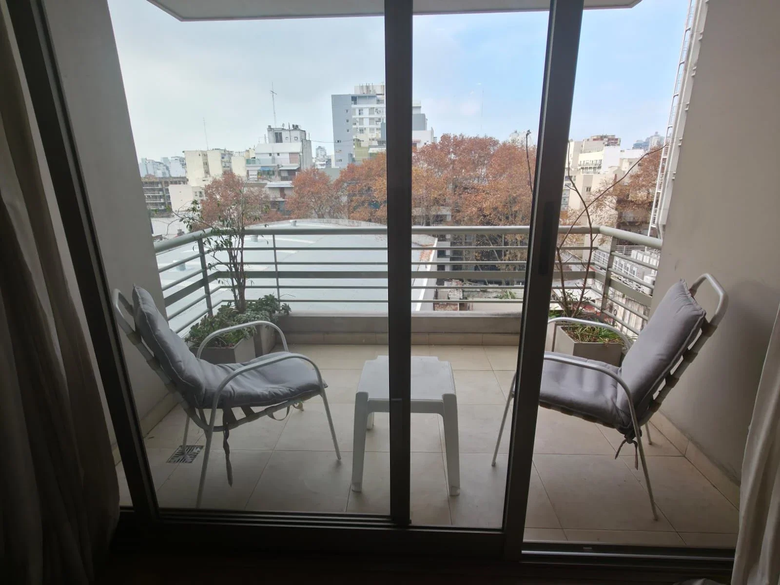 Hermoso 3 Amb Amoblado C/ Cochera Fija, en Torre con Amenities - Imagen 4