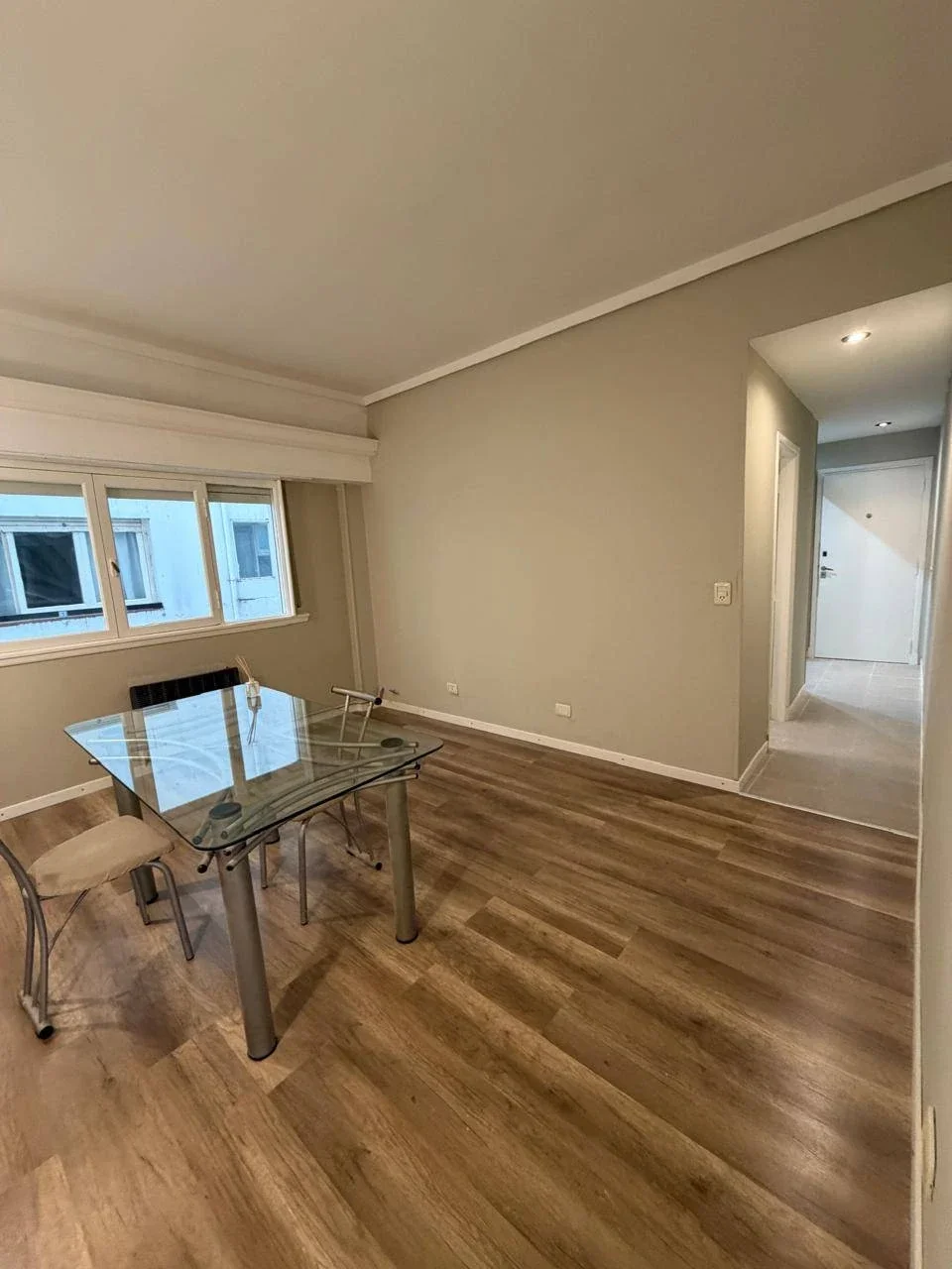 2 ambientes con escritorio a metros del mar – Zona Güemes - Imagen 1