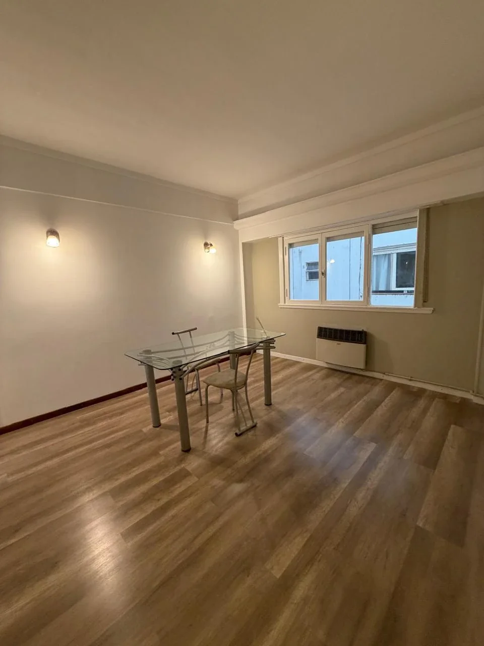 2 ambientes con escritorio a metros del mar – Zona Güemes - Imagen 2