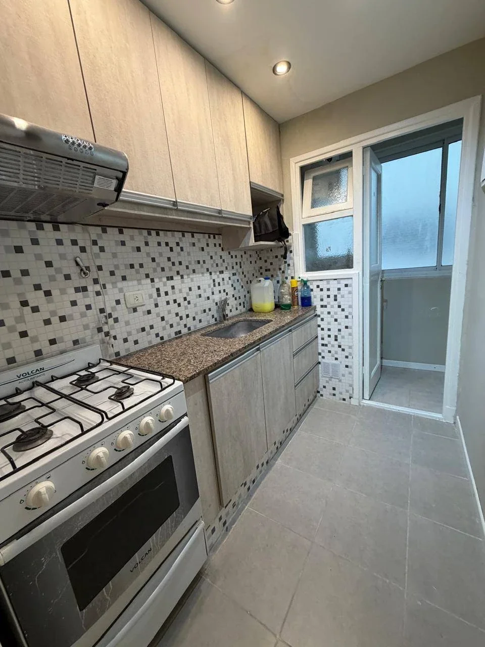 2 ambientes con escritorio a metros del mar – Zona Güemes - Imagen 3