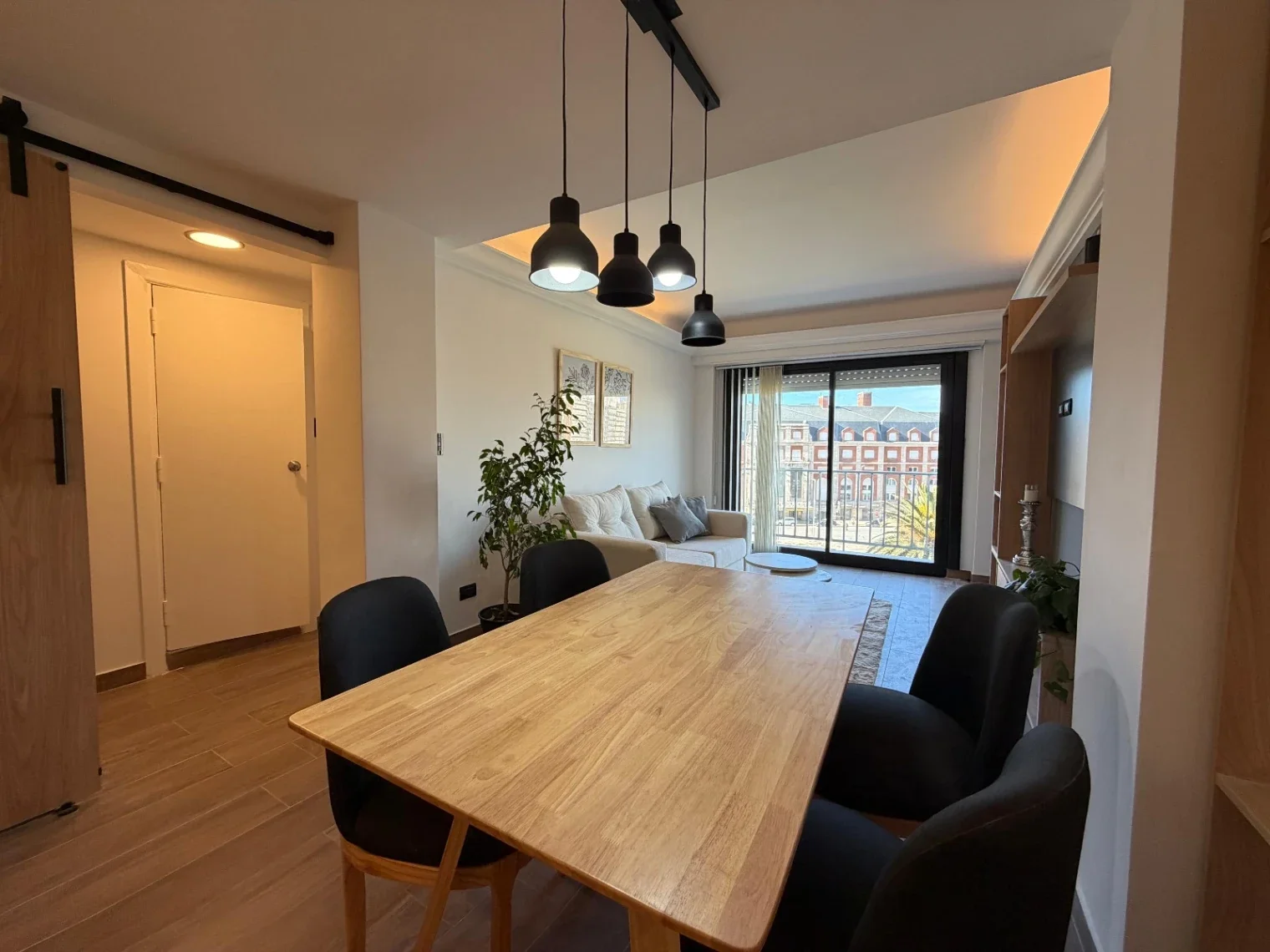 Venta 3 ambientes c/espacio de cochera - Plaza Colon - Imagen 2