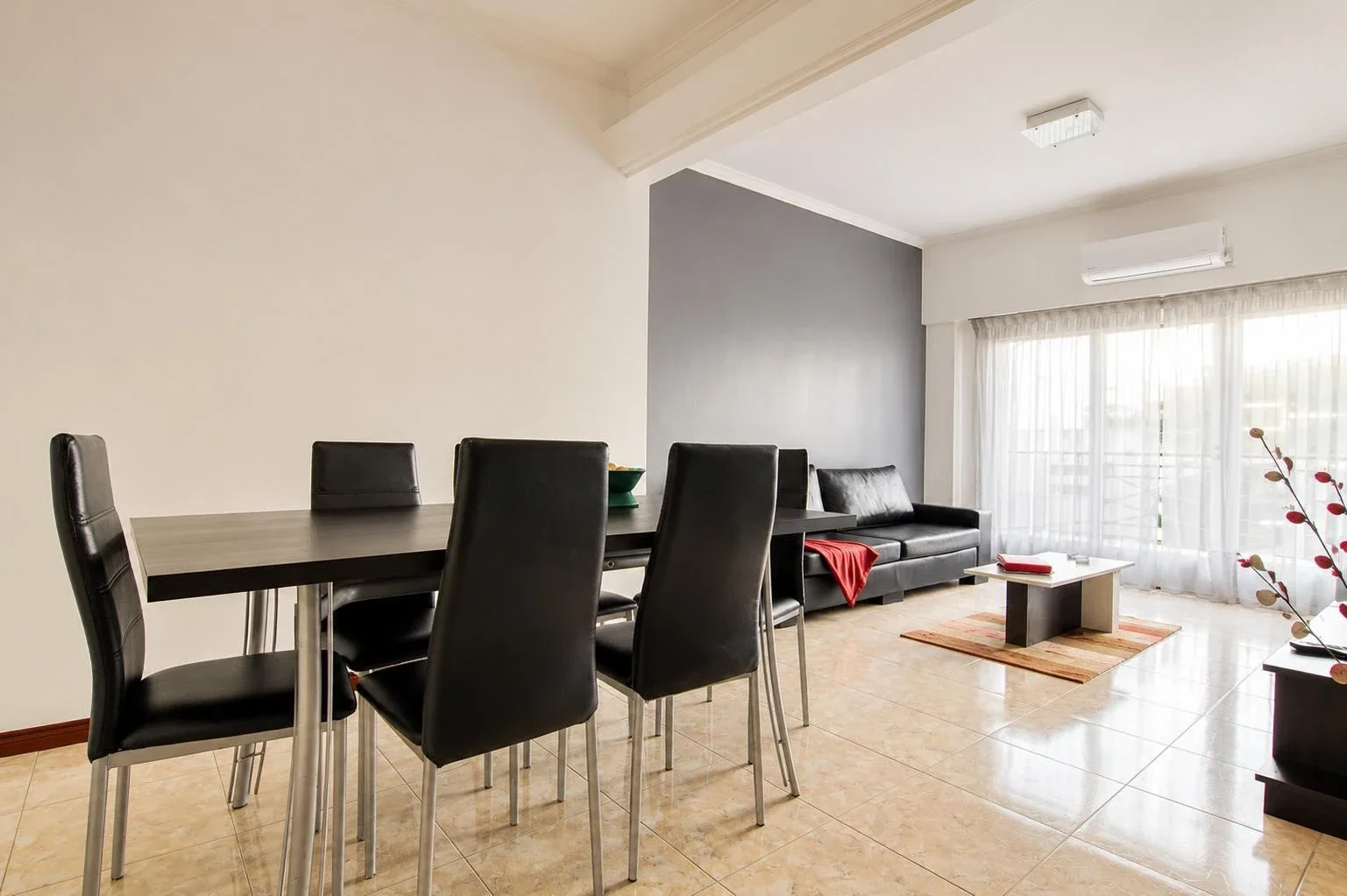 Venta 3 ambientes c/dependencias - Centro - Imagen 2