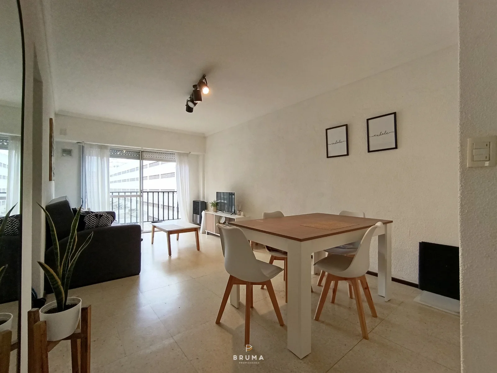 Alquiler Temporario 26/27 - Departamento 2 Ambientes Aca/Plaza Colon - Imagen 2