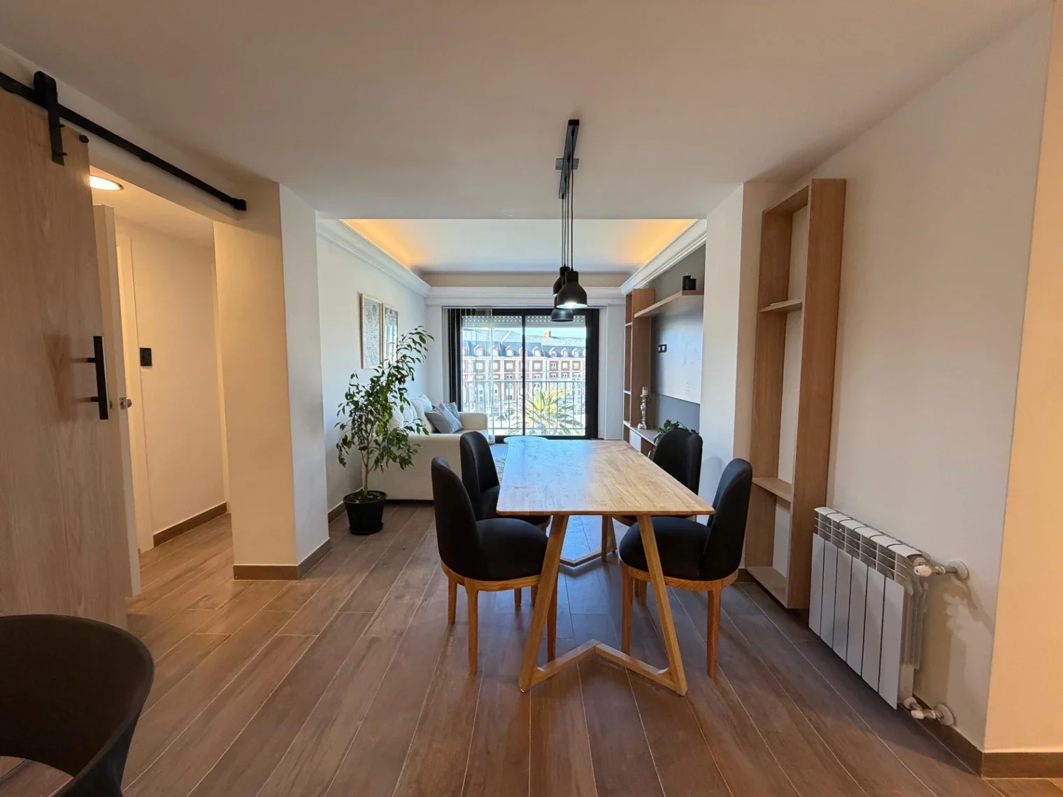 Venta 3 ambientes c/espacio de cochera - Plaza Colon - Imagen 1