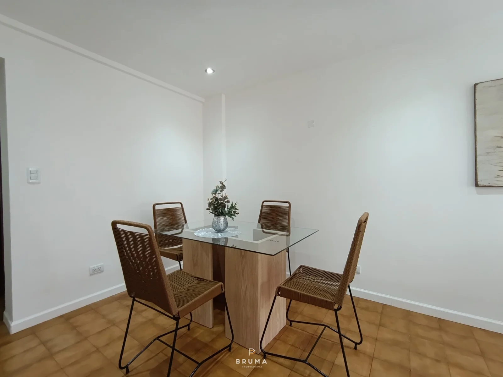 Venta 2 ambientes c/dependencias - Zona Centro - Imagen 2