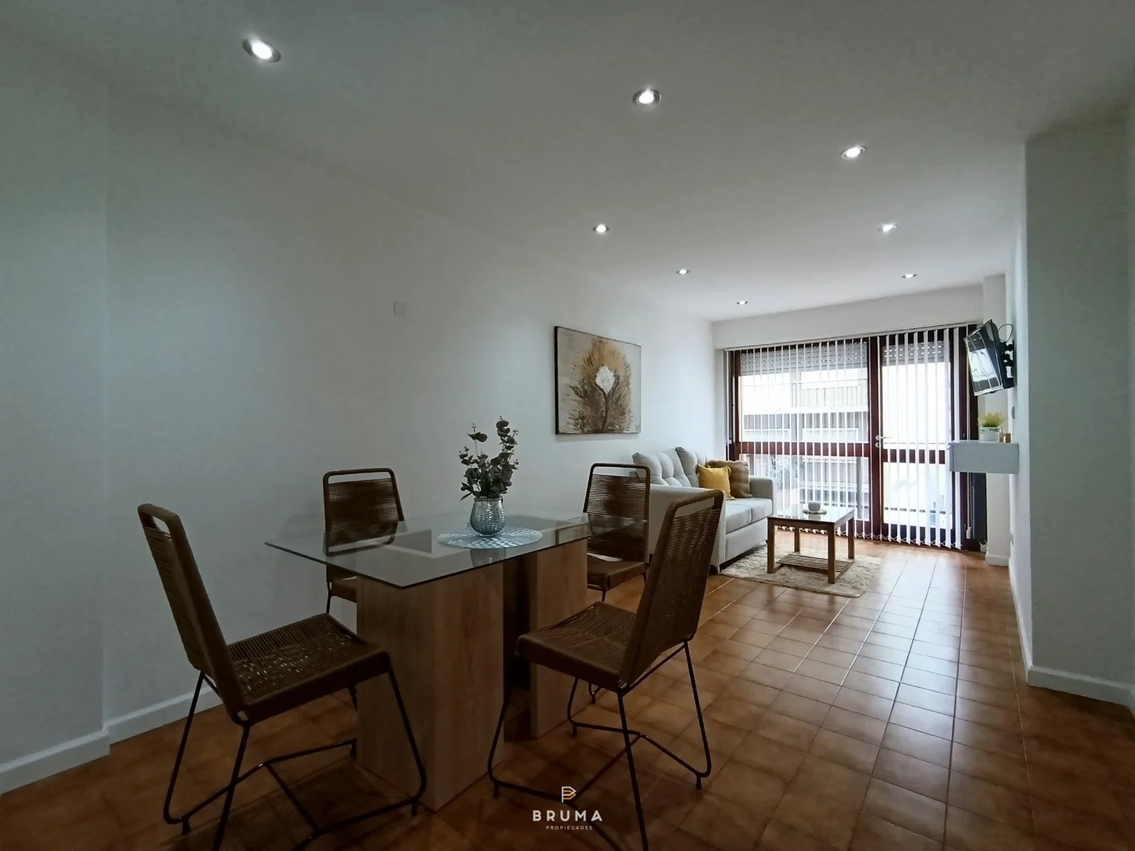 Venta 2 ambientes c/dependencias - Zona Centro - Imagen 1