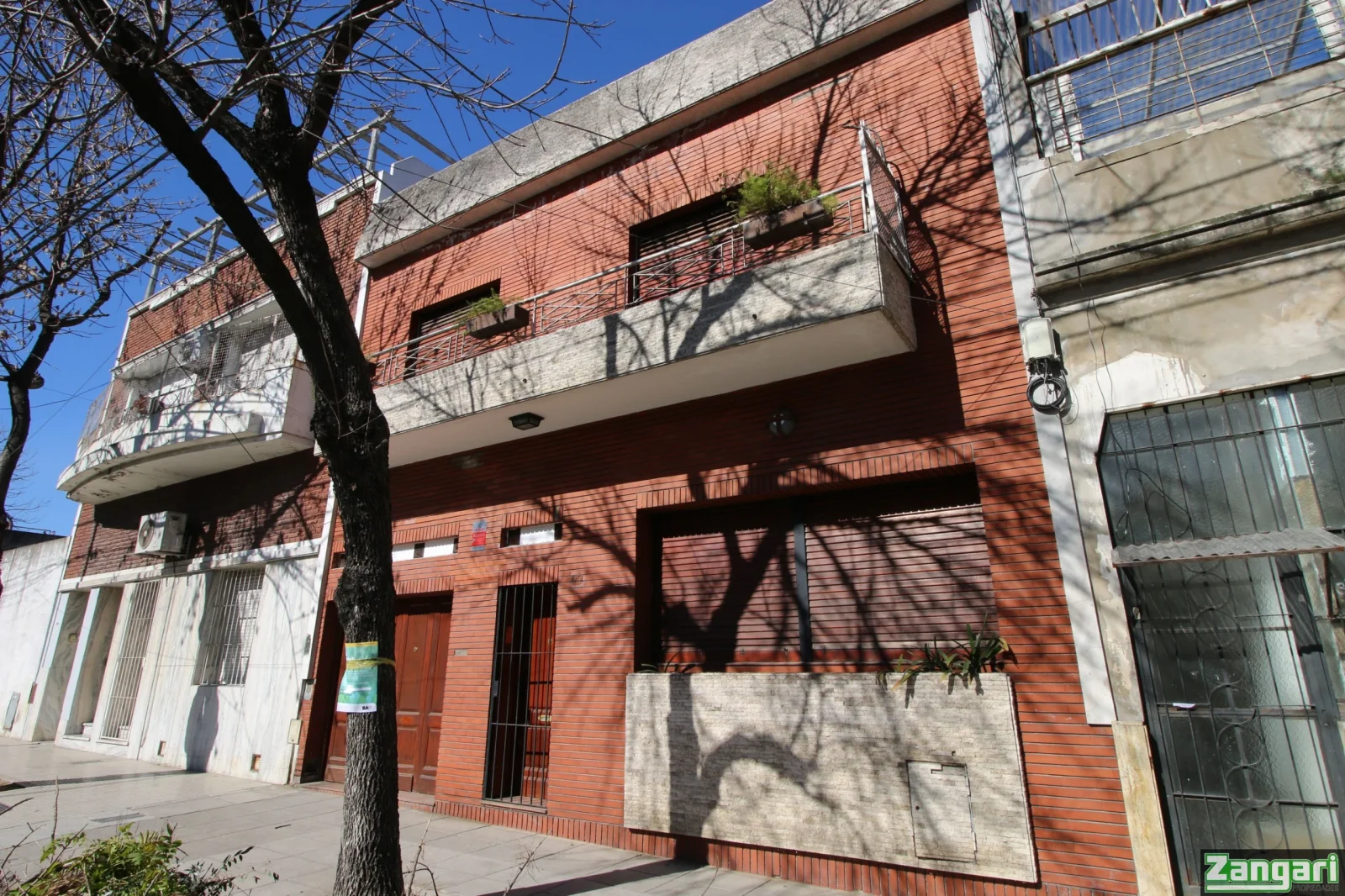 CASA 2 PTAS 5 AMB GJE FONDO JARDIN PATIO TZA 8.95X23 MTS-PARQUE CHACABUCO - Imagen 2