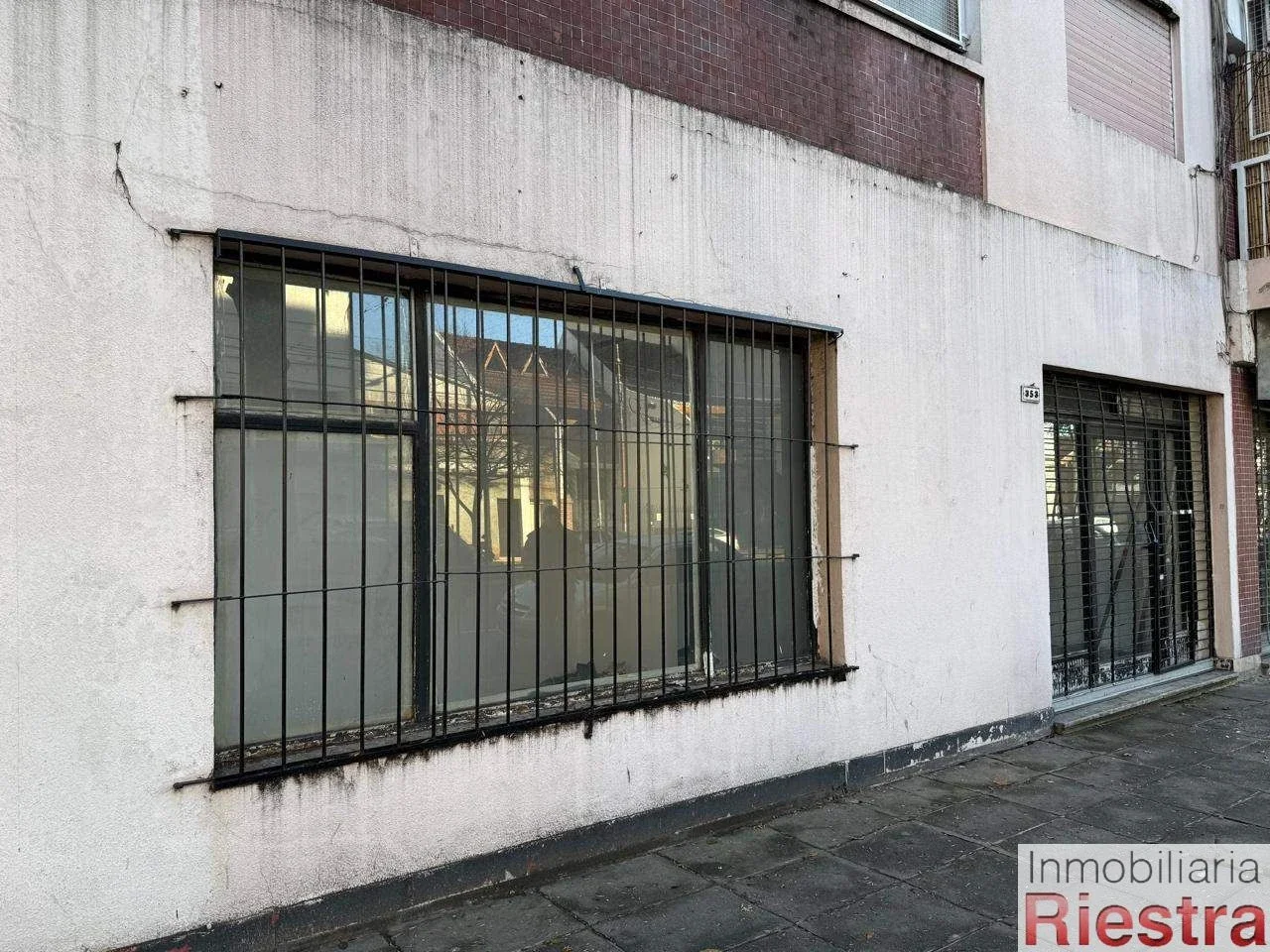 Local comercial en alquiler ubicado en Parque Chacabuco - Imagen 2