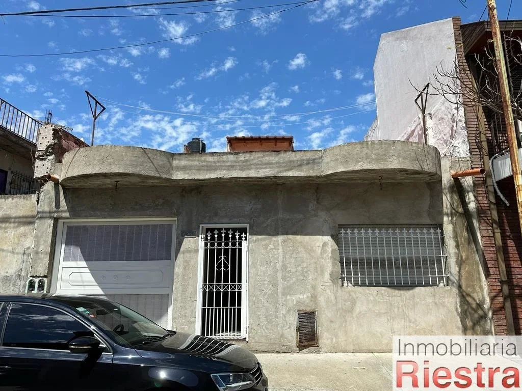 Casa en alquiler de 3 dormitorios c/ cochera en Nueva Pompeya - Imagen 1