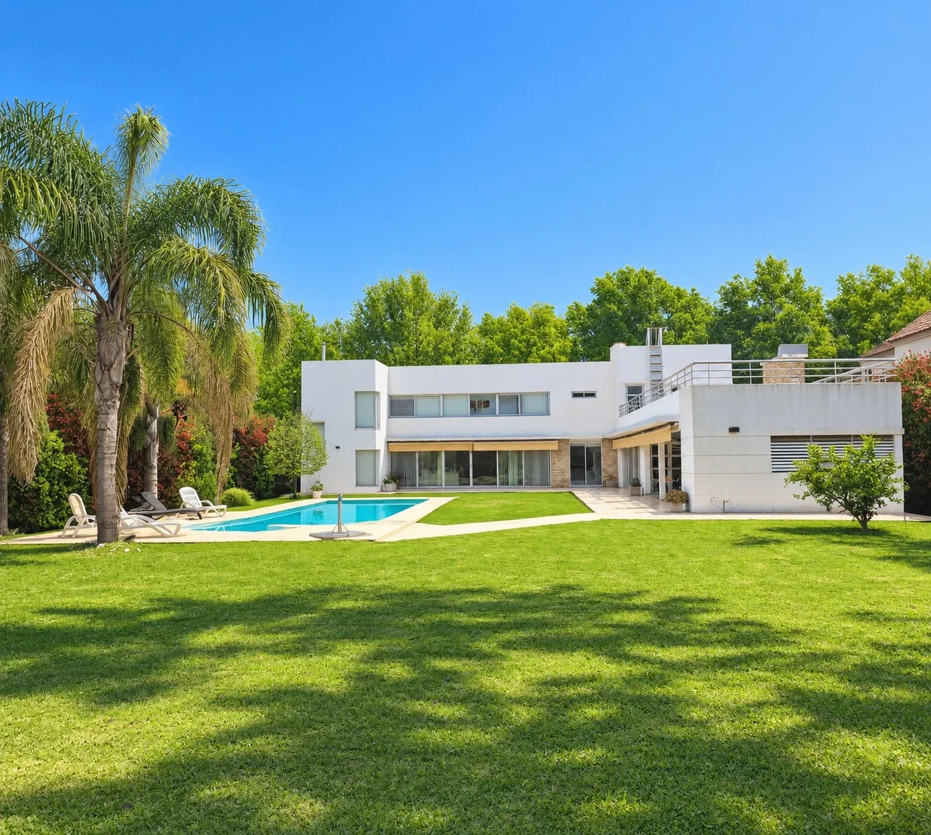 Casa en venta en Country Los Álamos, Ibarlucea – 5 dormitorios, piscina y parque - Imagen 2