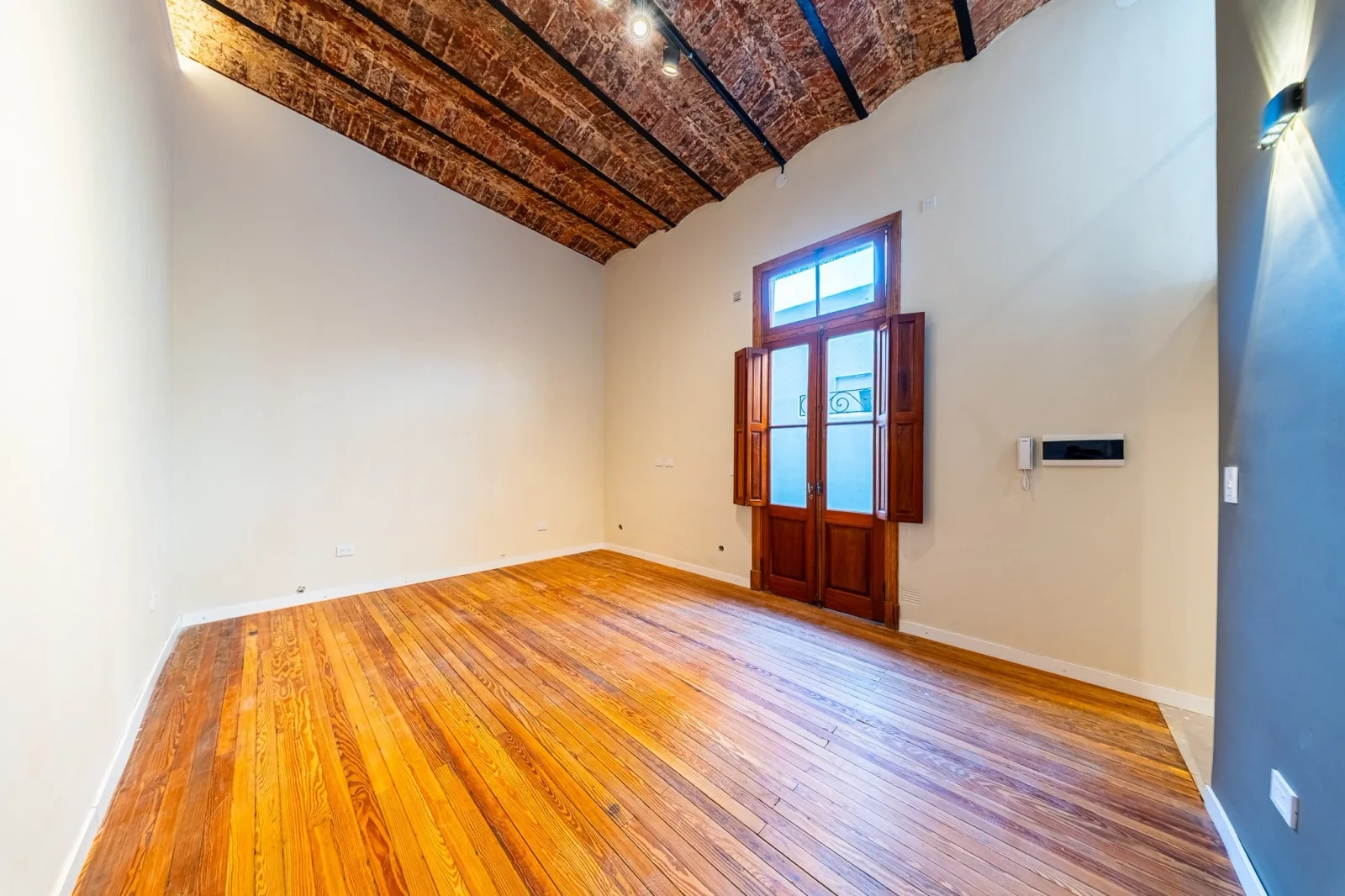 Duplex de 2 dormitorios con patio en venta en Corrientes 1500 - Imagen 3