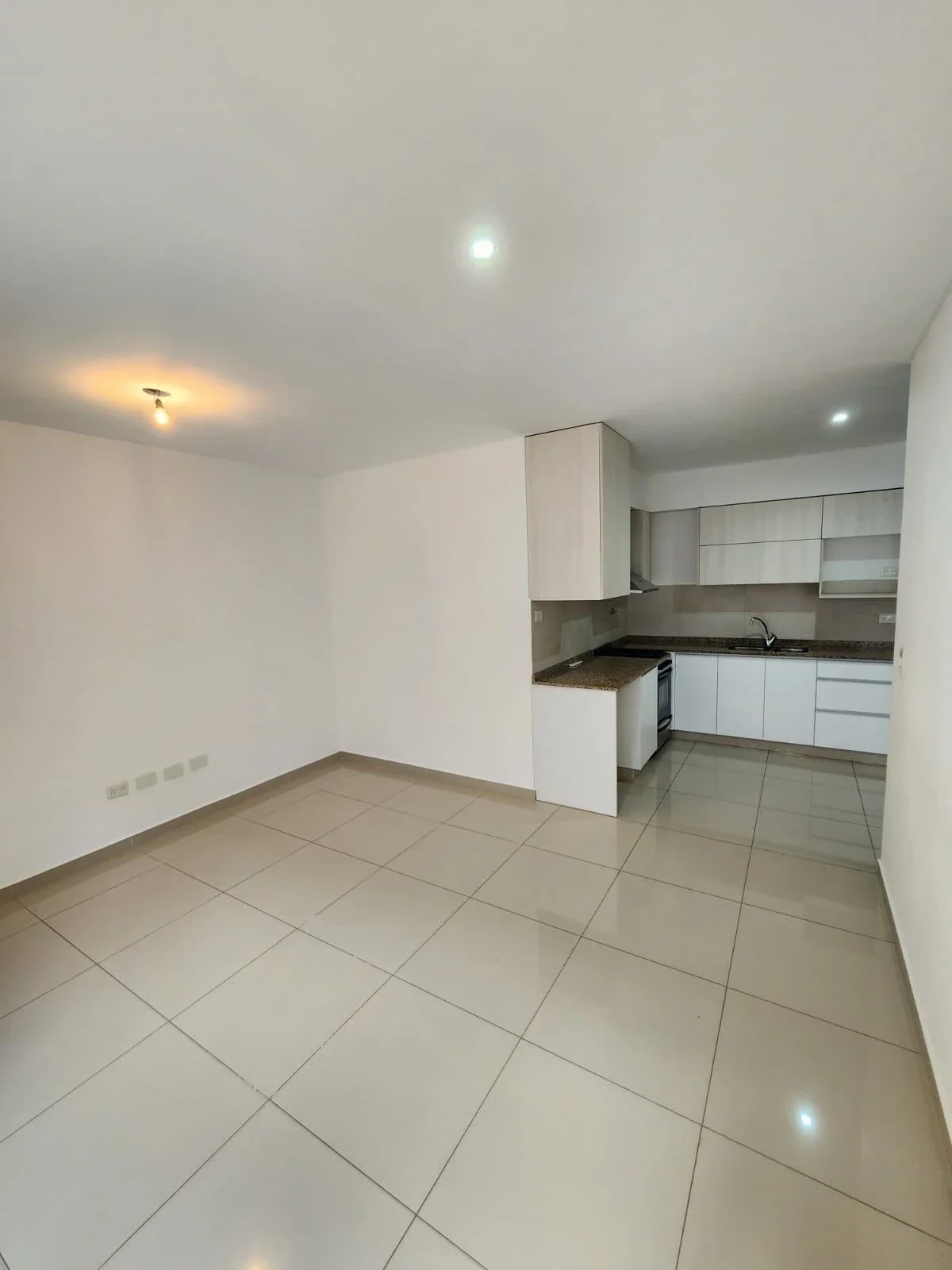 ¡ALQUILER! Departamento 2 ambientes con cochera incluida. VILLA LUGANO - Imagen 4