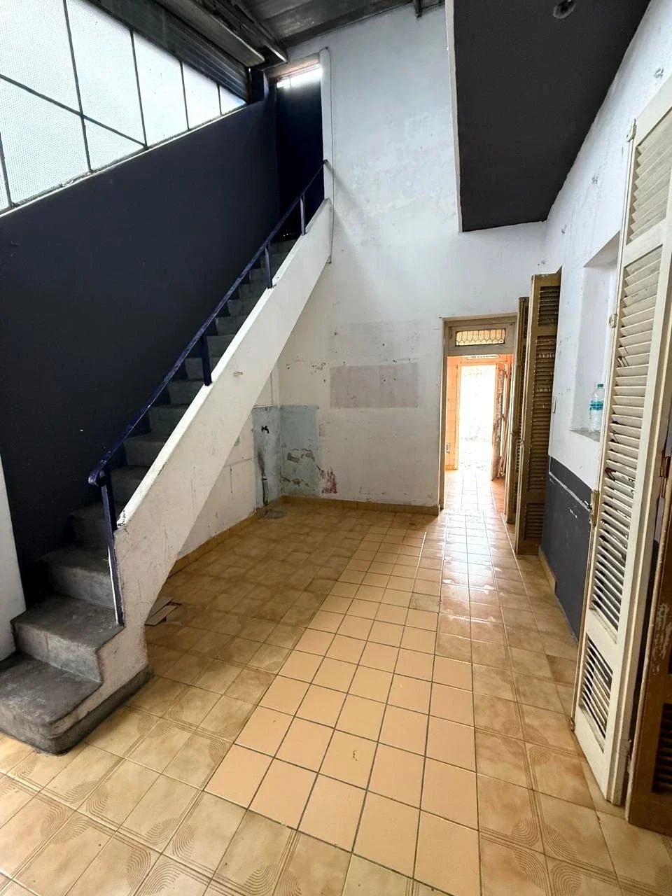 VENTA. PH 4 ambientes. Con fondo libre. A mejorar. Guamini al 4900. VILLA LUGANO - Imagen 1