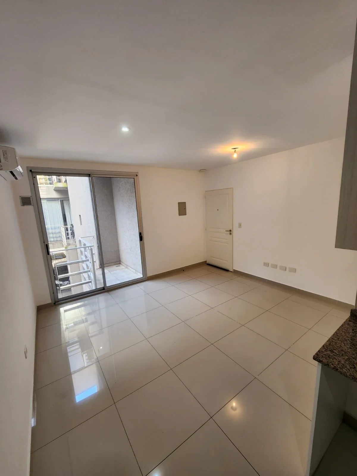 ¡ALQUILER! Departamento 2 ambientes con cochera incluida. VILLA LUGANO - Imagen 1