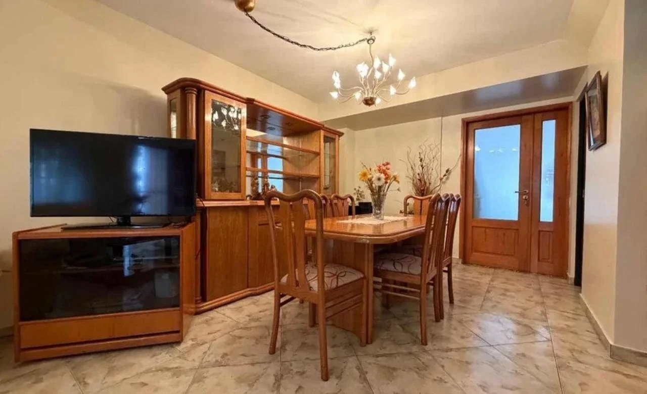 VENTA. Duplex 4 ambientes c/cochera, patio y terraza. Hudson 4500. VILLA LUGANO - Imagen 3