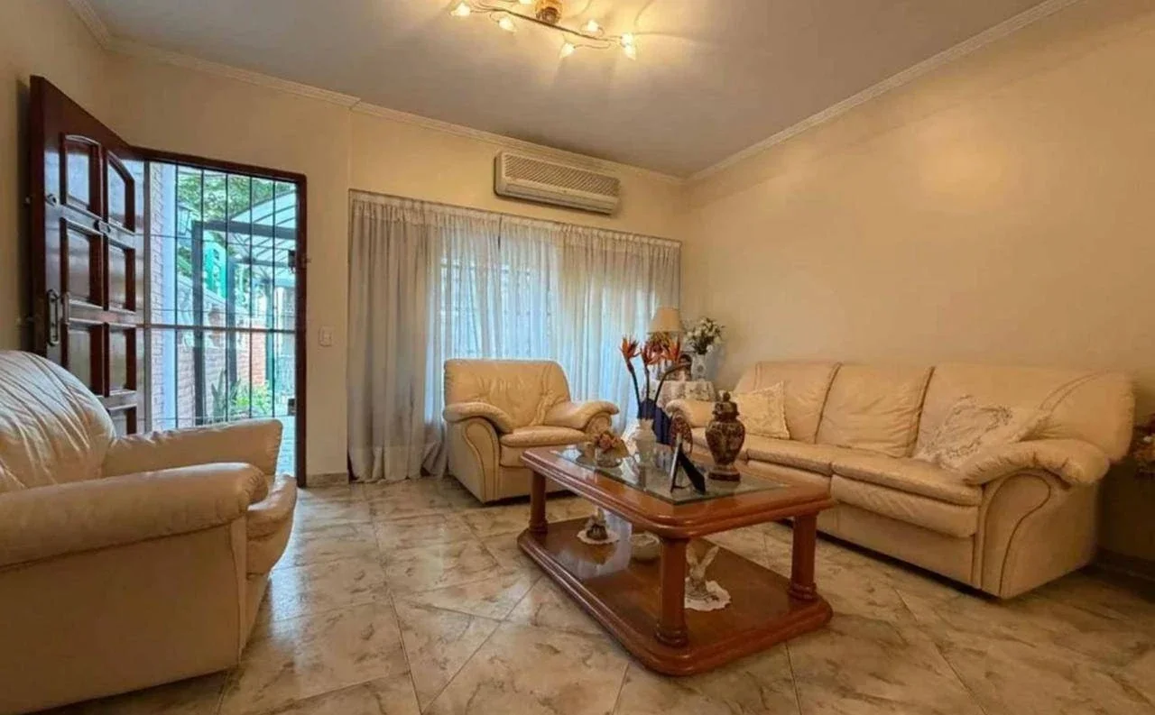 VENTA. Duplex 4 ambientes c/cochera, patio y terraza. Hudson 4500. VILLA LUGANO - Imagen 2