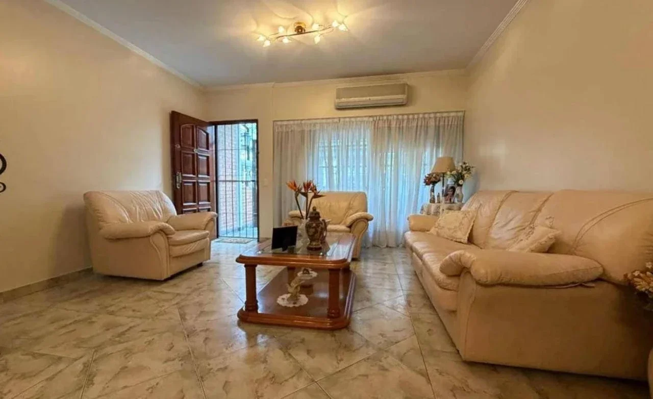 VENTA. Duplex 4 ambientes c/cochera, patio y terraza. Hudson 4500. VILLA LUGANO - Imagen 1