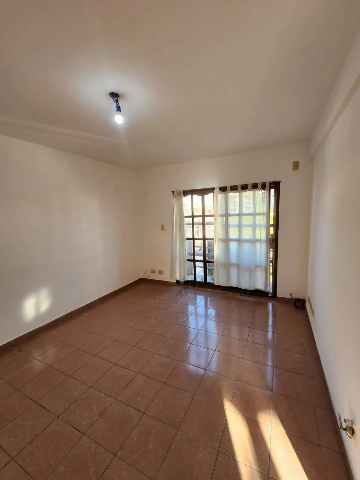 ALQUILER! Departamento 3 ambientes con balcón a la calle – Villa Lugano - Imagen 5