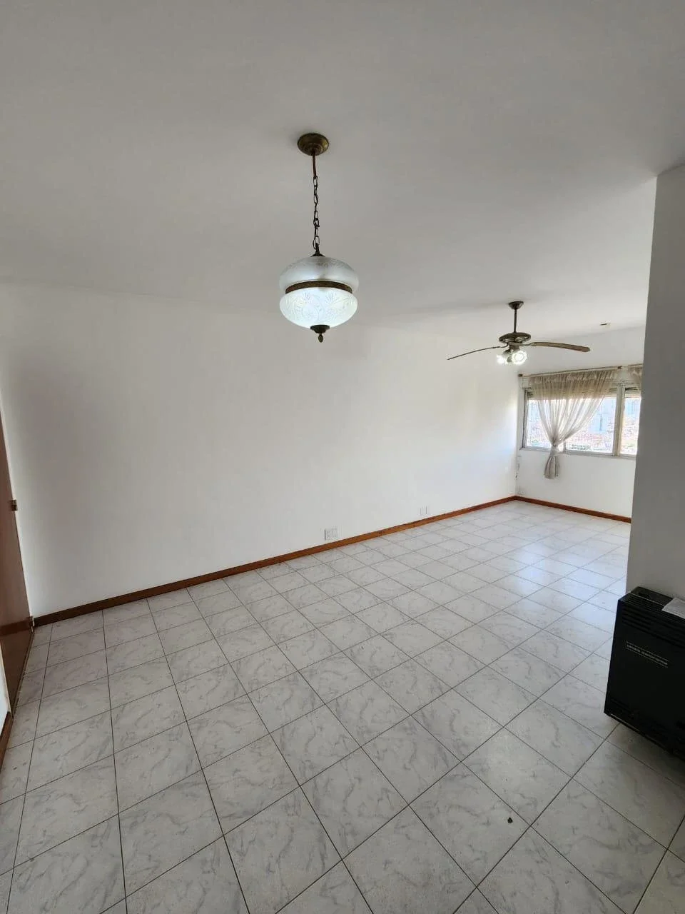 ¡ALQUILER! Departamento 4 ambientes, con cochera cubierta! Villa Celina. - Imagen 2