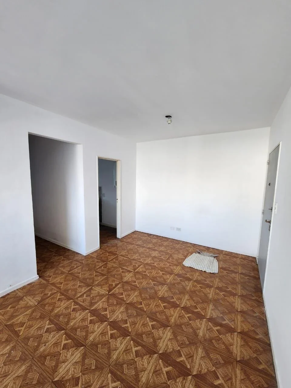 Alquiler departamento 3 ambientes, buen estado, Villa Celina - Imagen 2