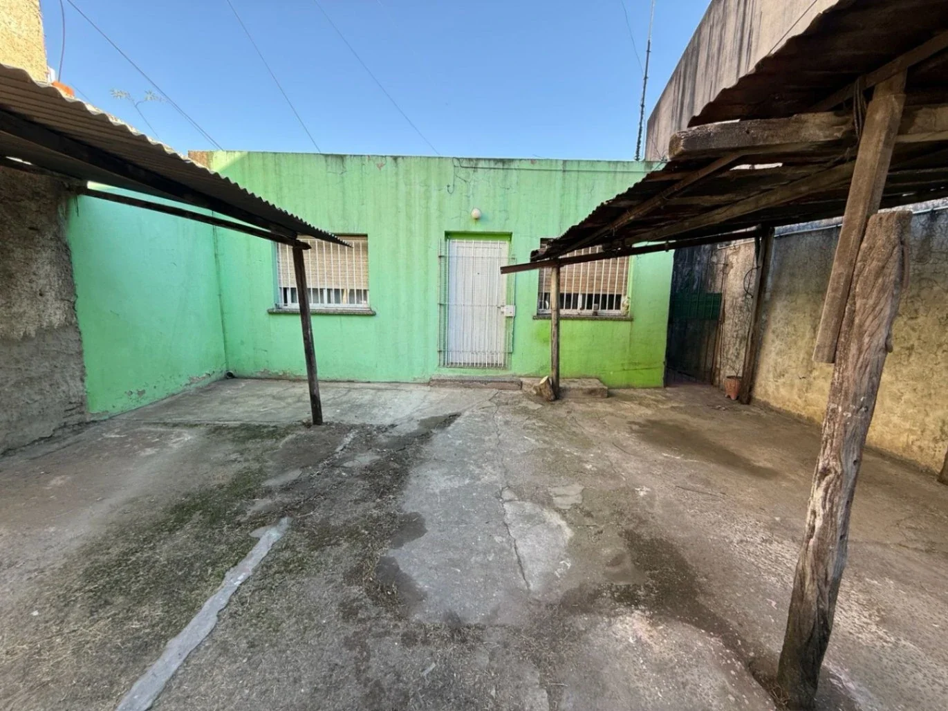 VENTA. Lote 8,66 x 43metros. Casa 3 ambientes. Bustamante al 2100. VILLA CELINA - Imagen 2