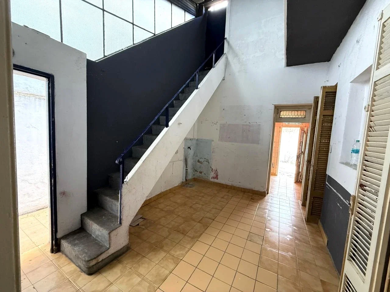 VENTA. PH 4 ambientes. Con fondo libre. A mejorar. Guamini al 4900. VILLA LUGANO - Imagen 3