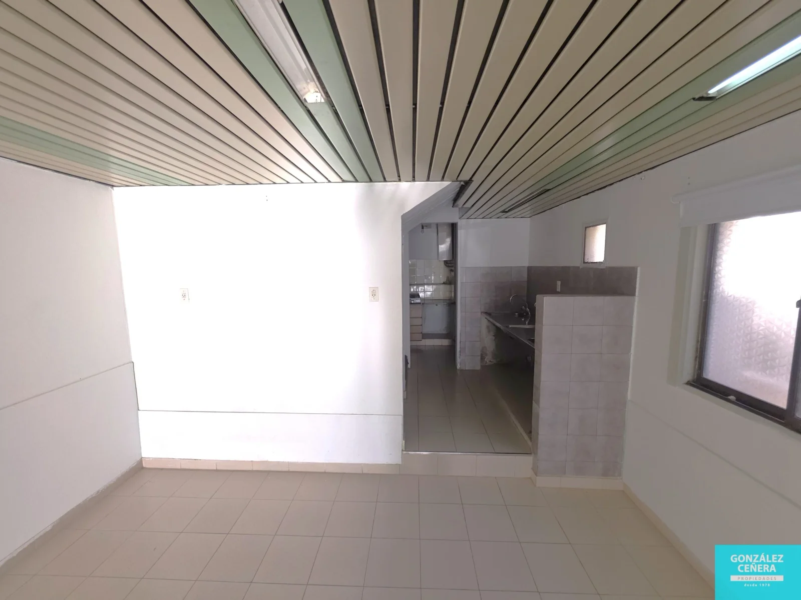 Local comercial en alquiler ubicado en Centro - Imagen 4