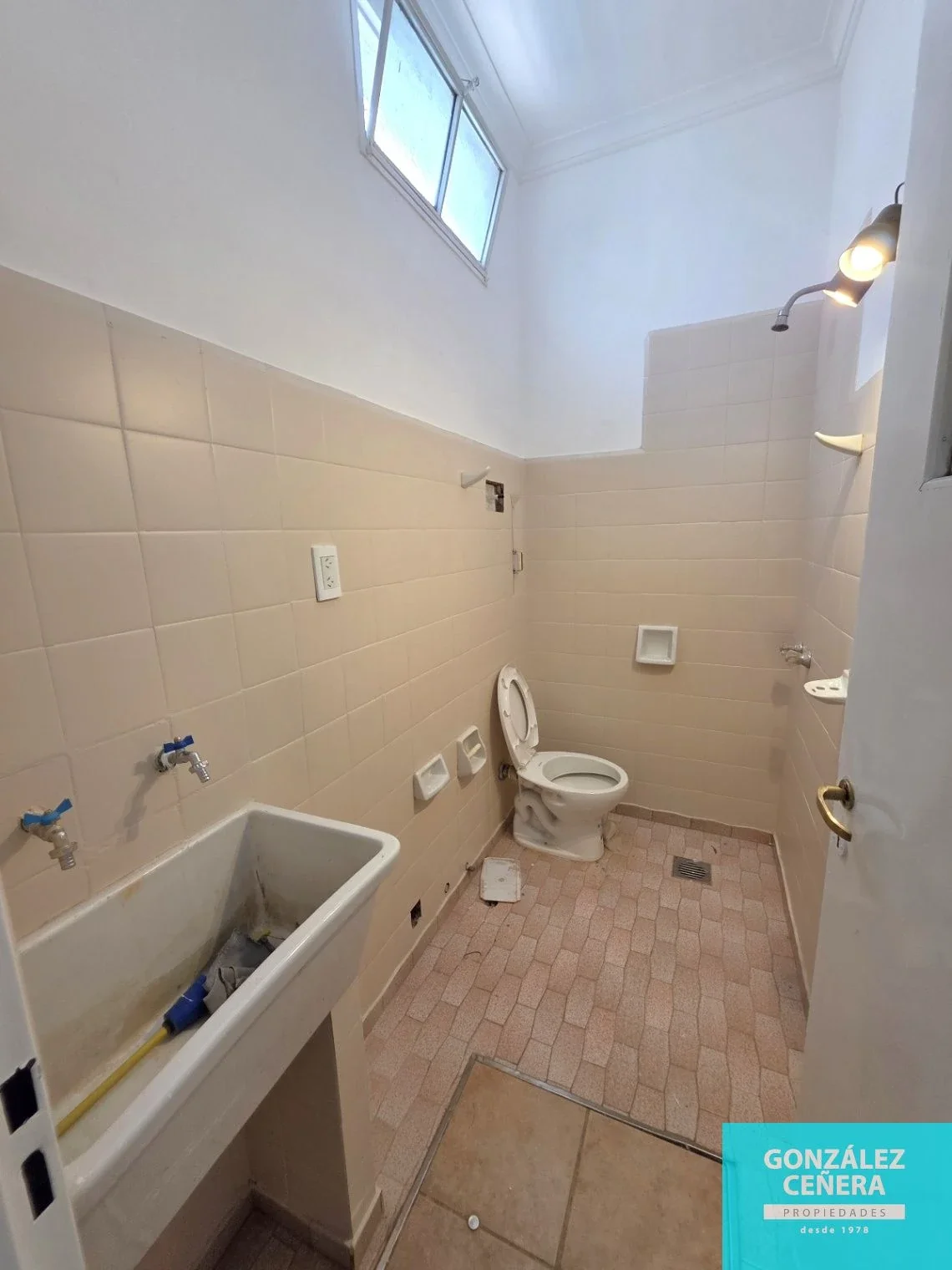 Casa en alquiler c/ cochera en Centro - Imagen 2