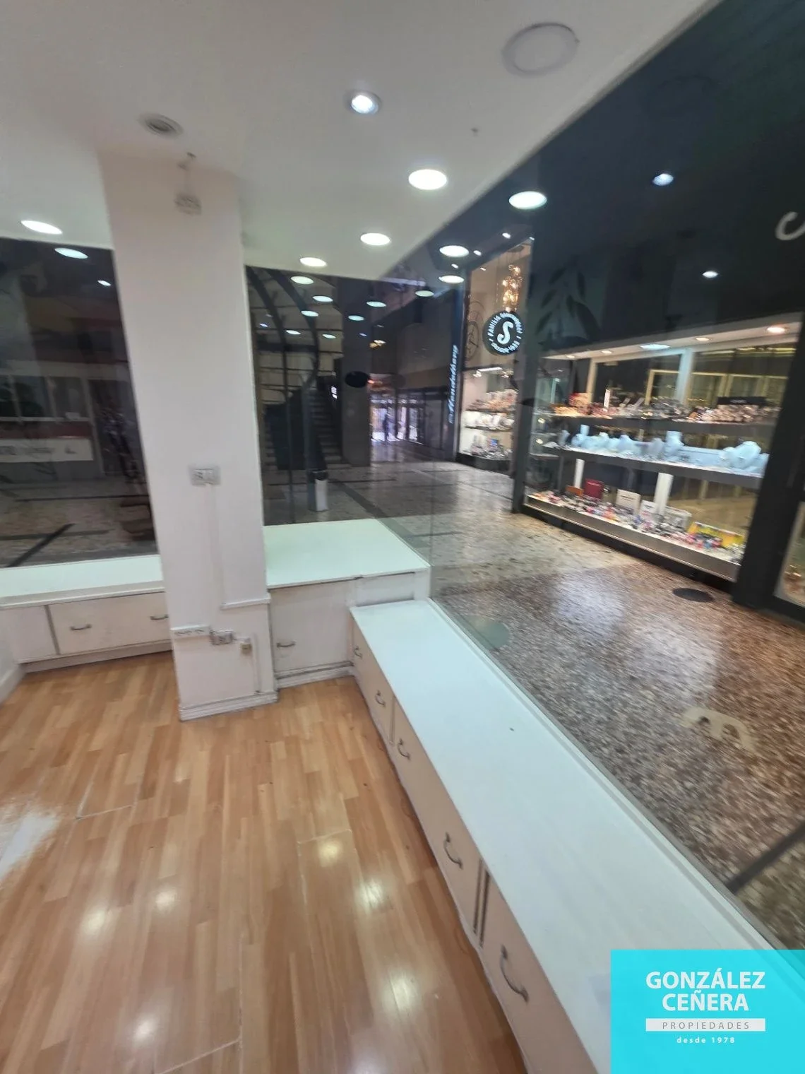 Local comercial en alquiler ubicado en Centro - Imagen 1