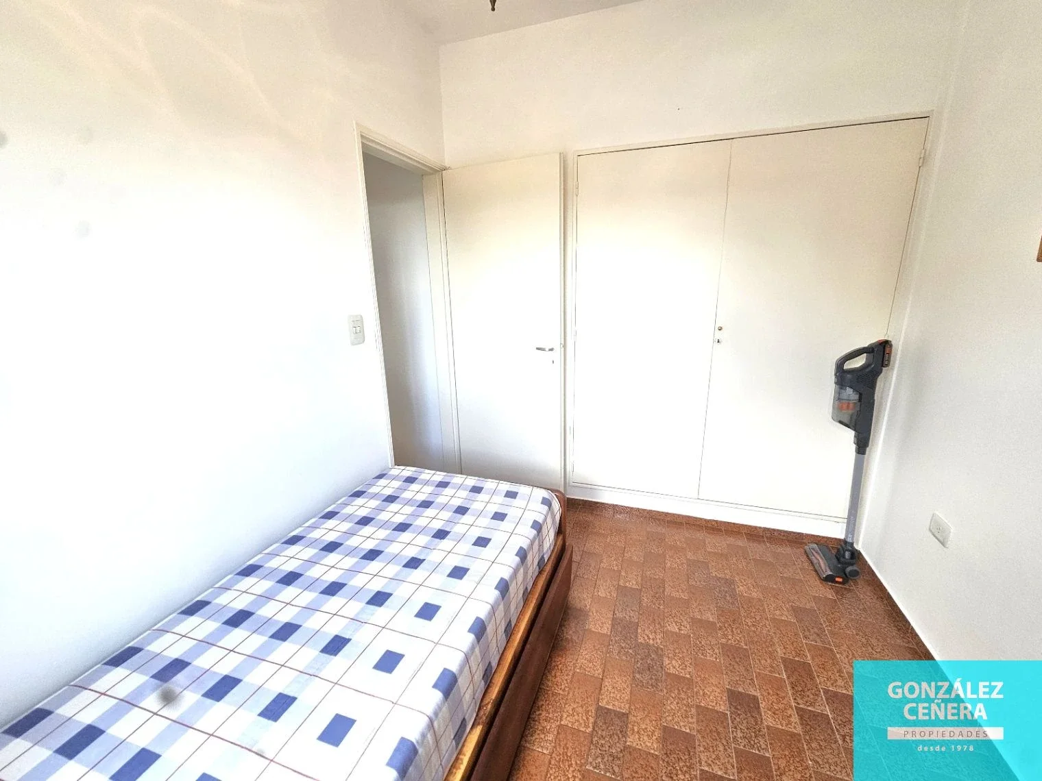 Departamento en venta de 2 dormitorios c/ cochera en Monte Hermoso - Imagen 5
