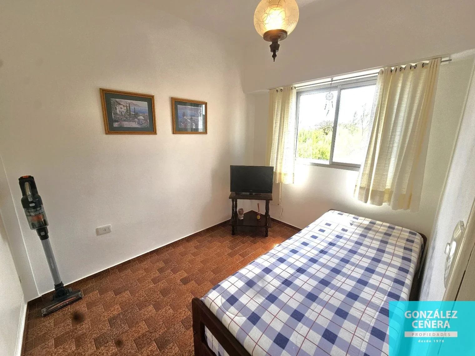 Departamento en venta de 2 dormitorios c/ cochera en Monte Hermoso - Imagen 4
