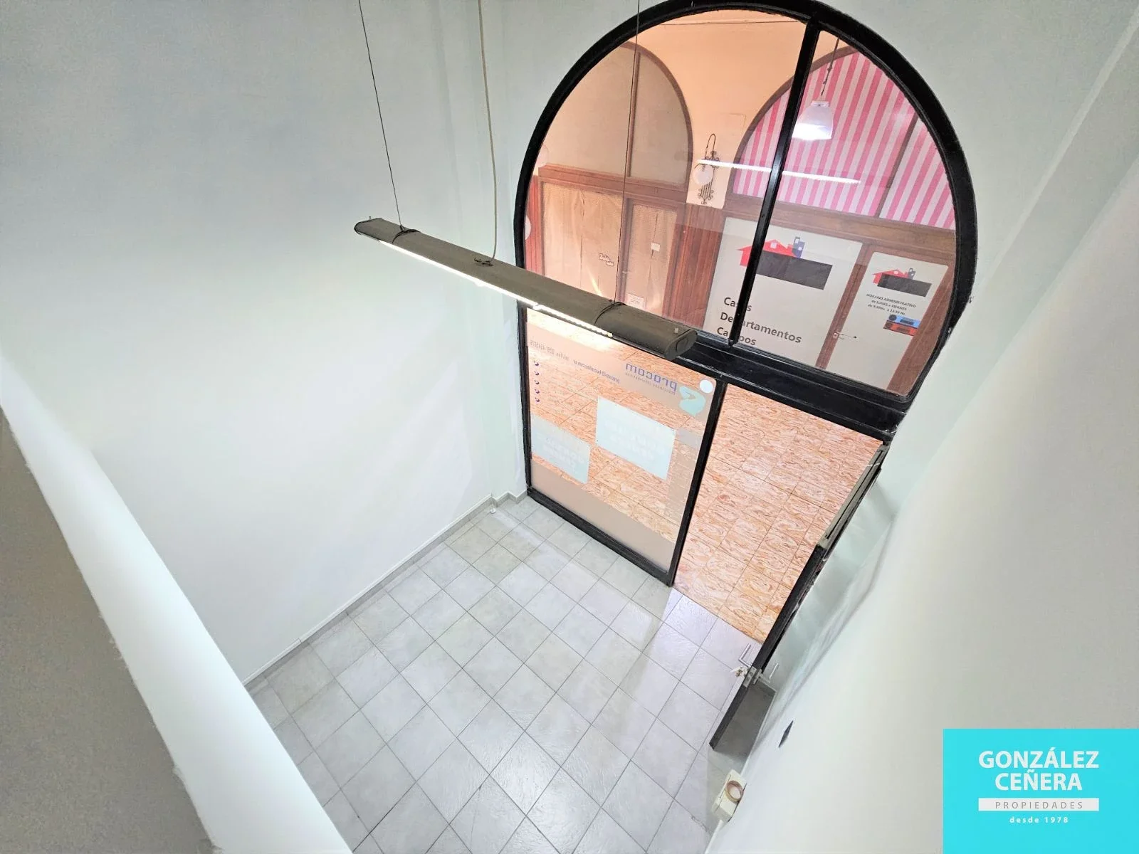 Local comercial en alquiler ubicado en Centro - Imagen 4
