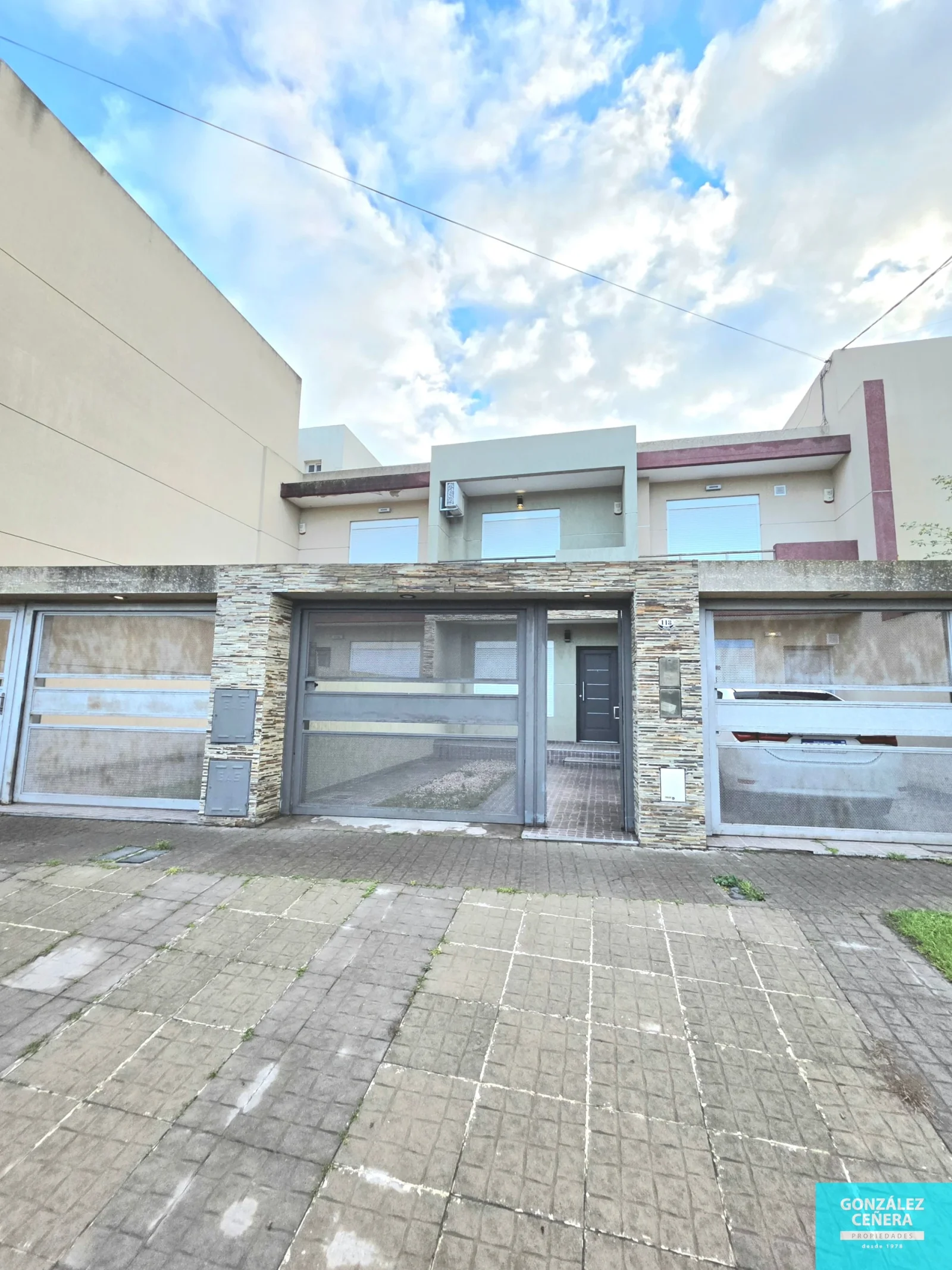 Dúplex en venta c/ cochera en La Falda - Imagen 2