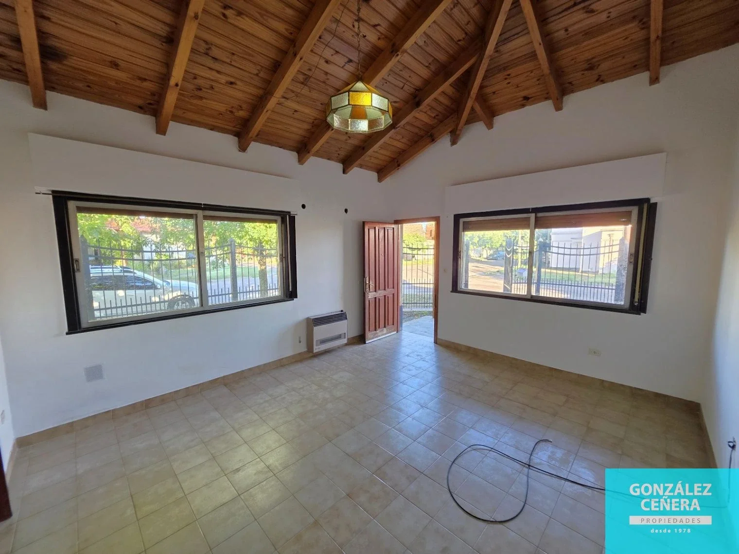 Casa en alquiler c/ cochera en Kilometro 5 - Imagen 1
