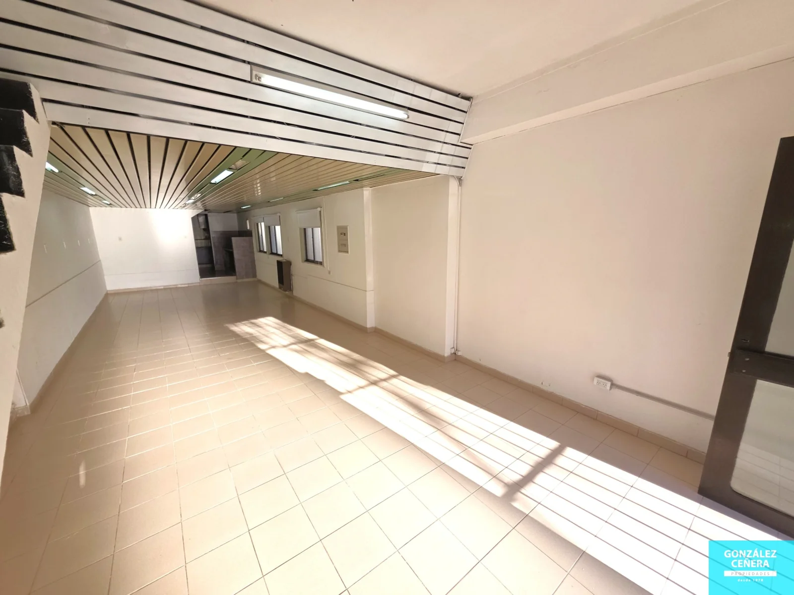 Local comercial en alquiler ubicado en Centro - Imagen 2