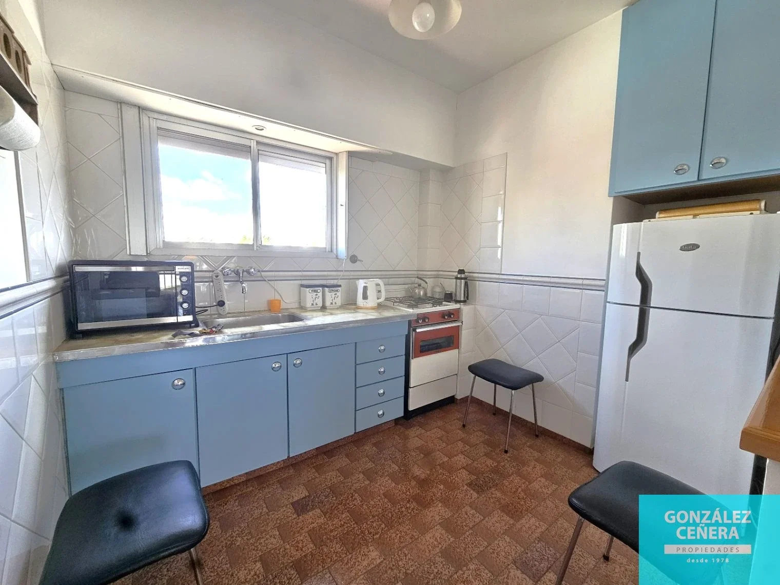 Departamento en venta de 2 dormitorios c/ cochera en Monte Hermoso - Imagen 2