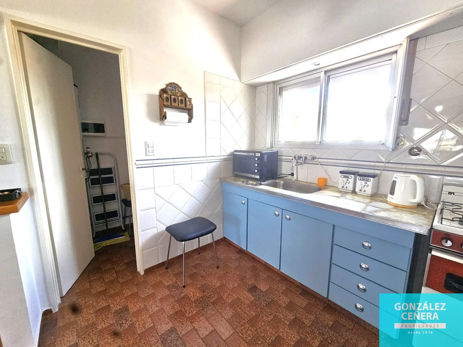 Departamento en venta de 2 dormitorios c/ cochera en Monte Hermoso - Imagen 3