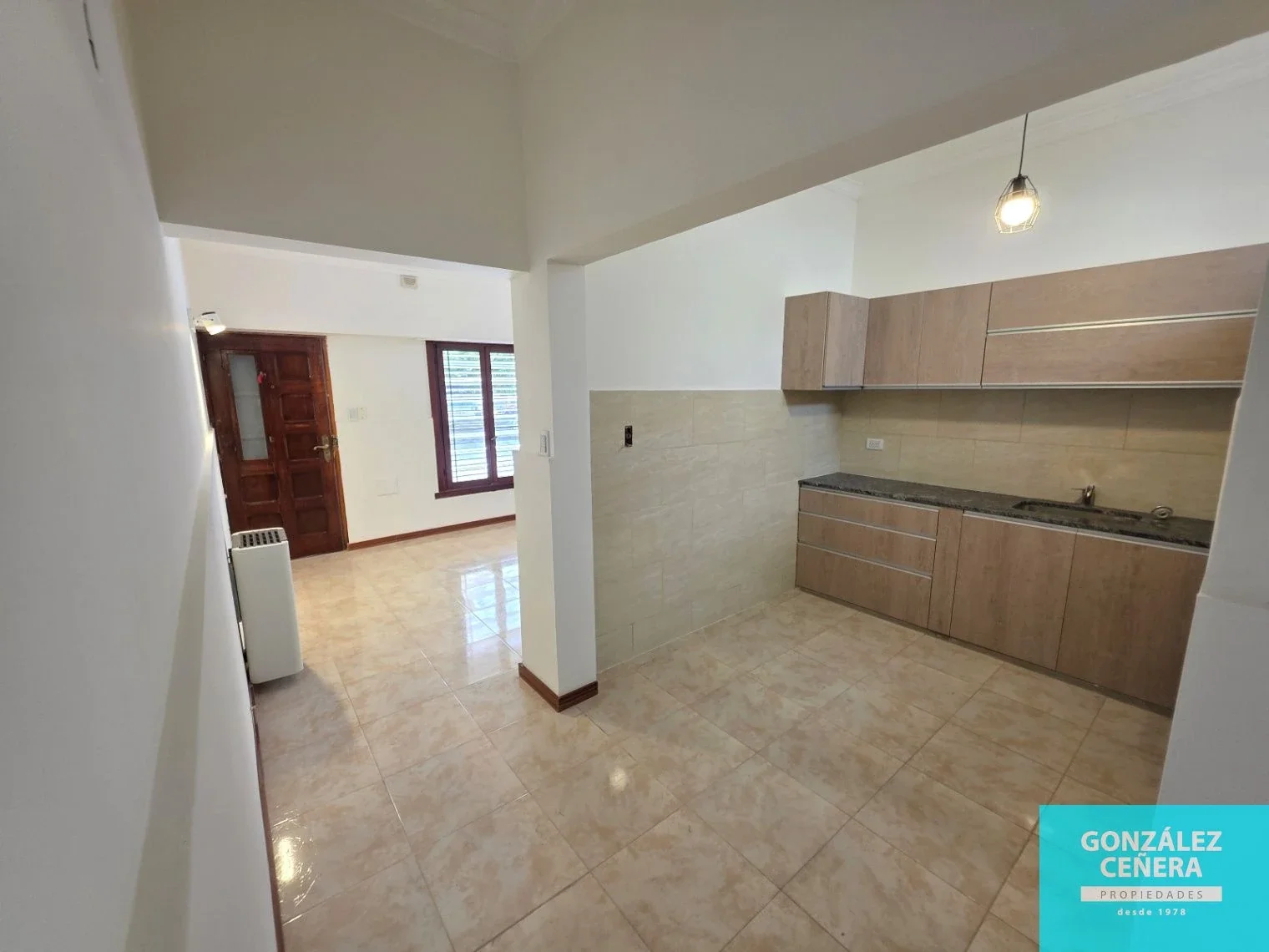 Casa en alquiler c/ cochera en Centro - Imagen 1