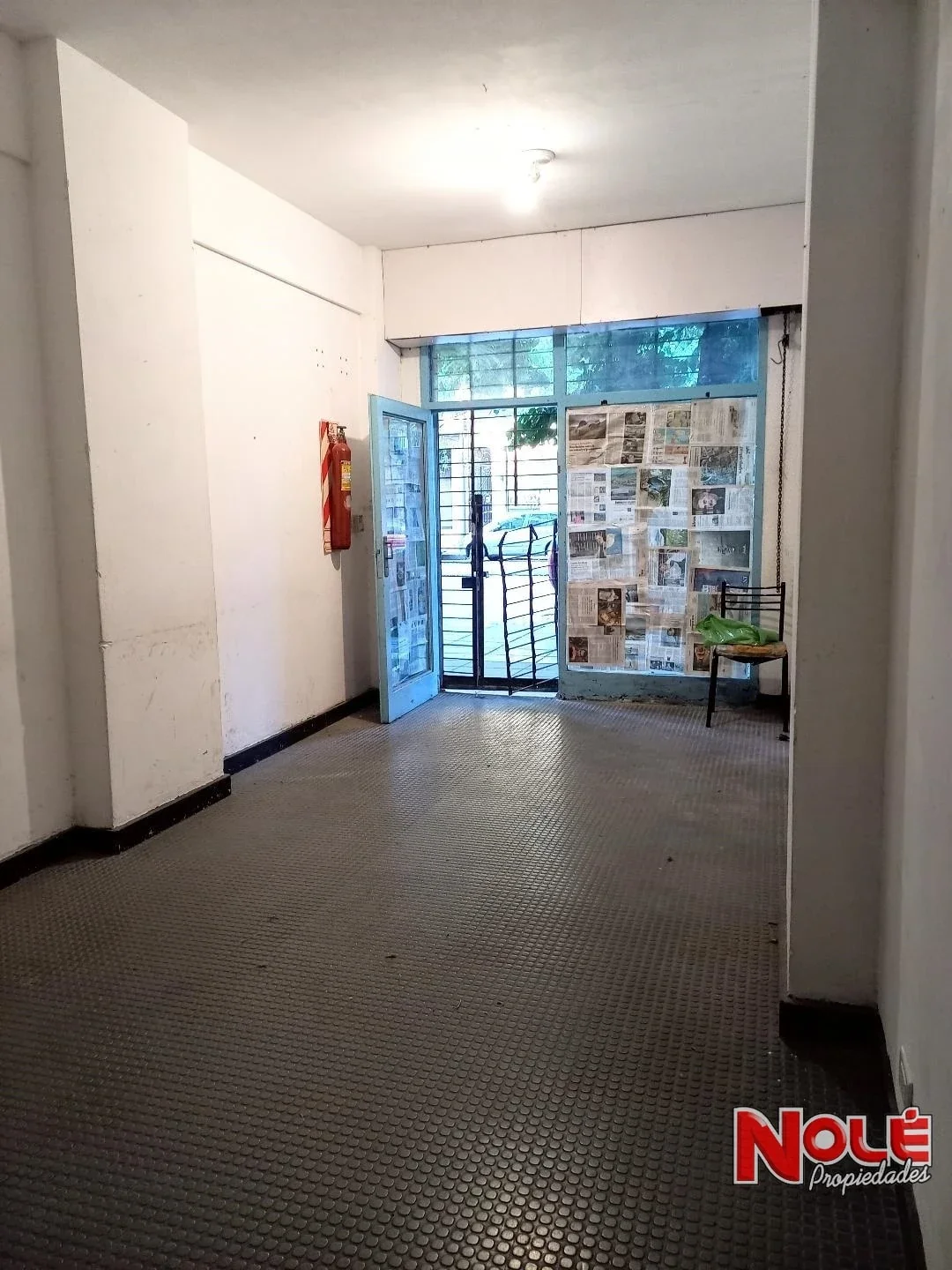 Local 22m2 sobre Boulevard Av Larrazabal. Alquiler. Liniers - Imagen 3