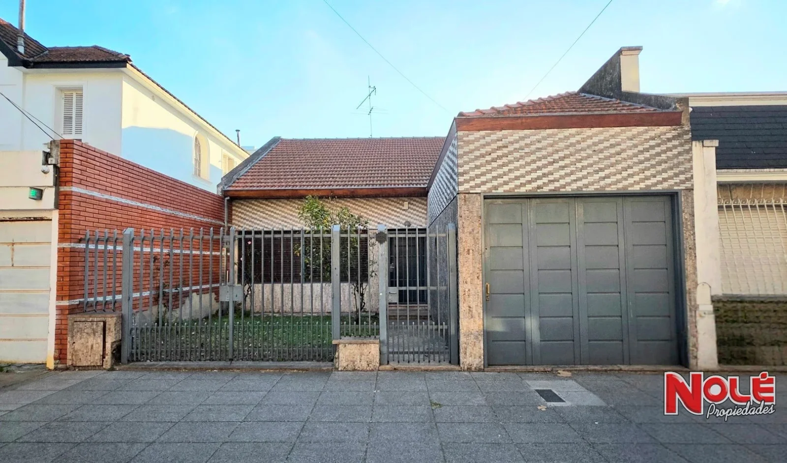 Lote 8,66x43. sup edificable 1400m2. Venta. Liniers - Imagen 3