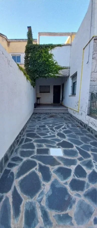 Casa en alquiler de 1 dormitorio c/ cochera en La Falda - Imagen 2