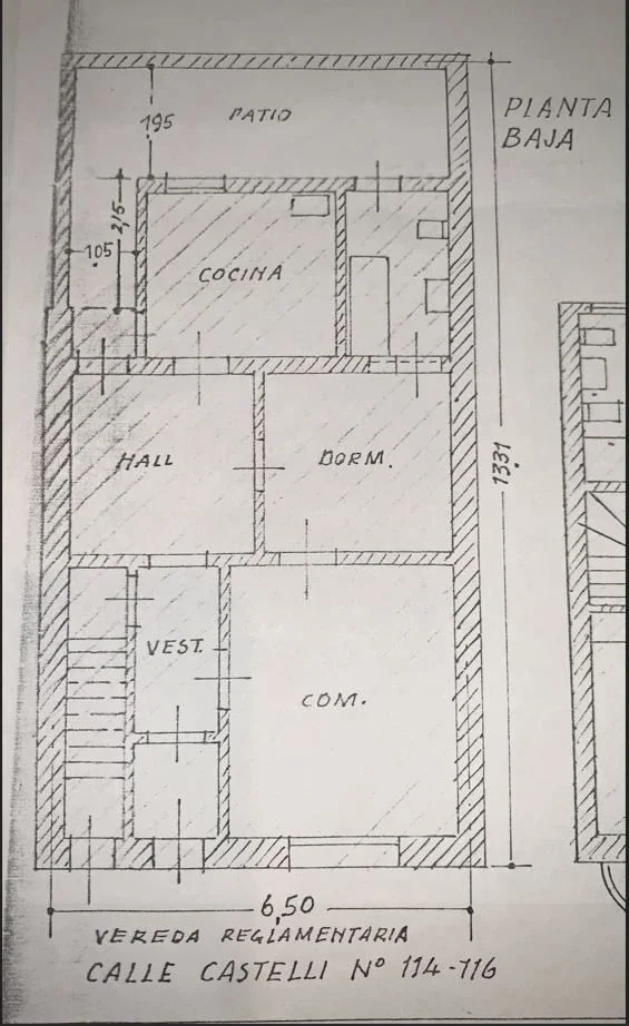 Gran Oportunidad de Inversión! - Casa de 4 dormitorios C/Cochera, Castelli 116 - Imagen 4
