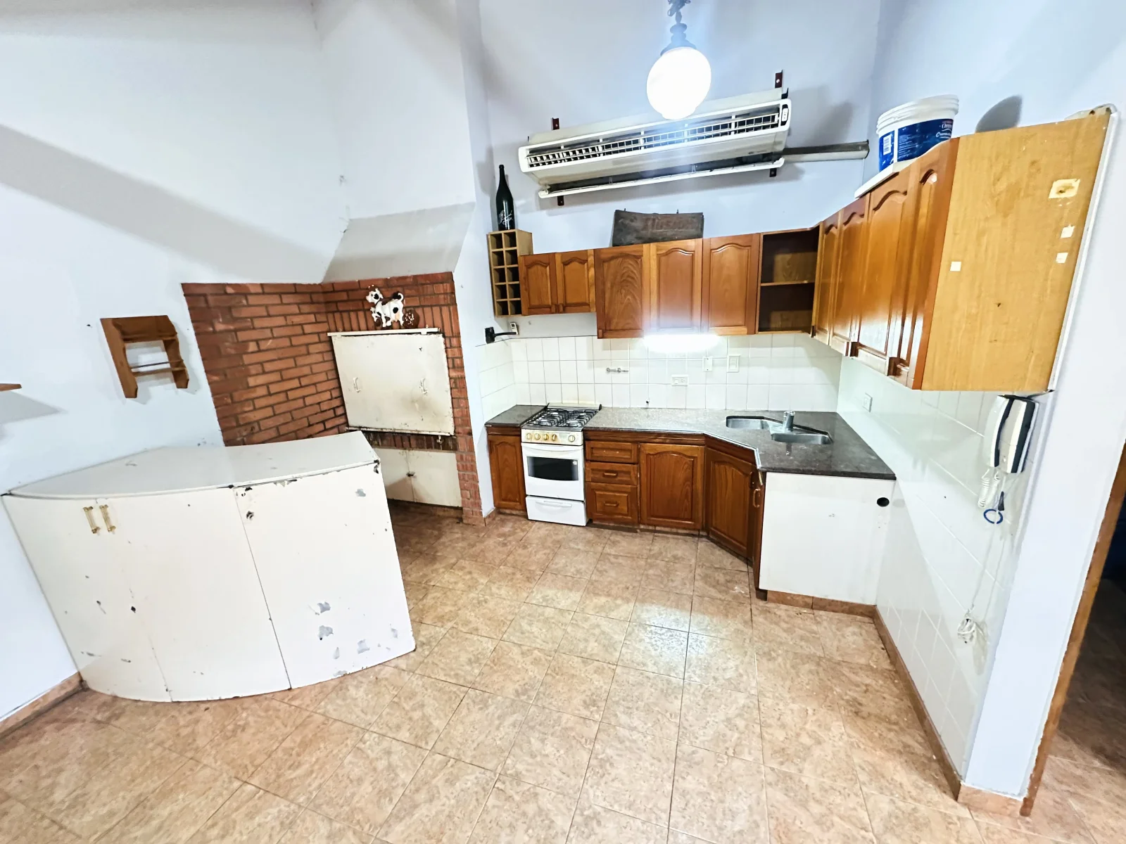 IMPONENTE CASA DE 5 DORMITORIOS EN ALQUILER B° UNIVERSITARIO! - Avenida Alem 557 - Imagen 2