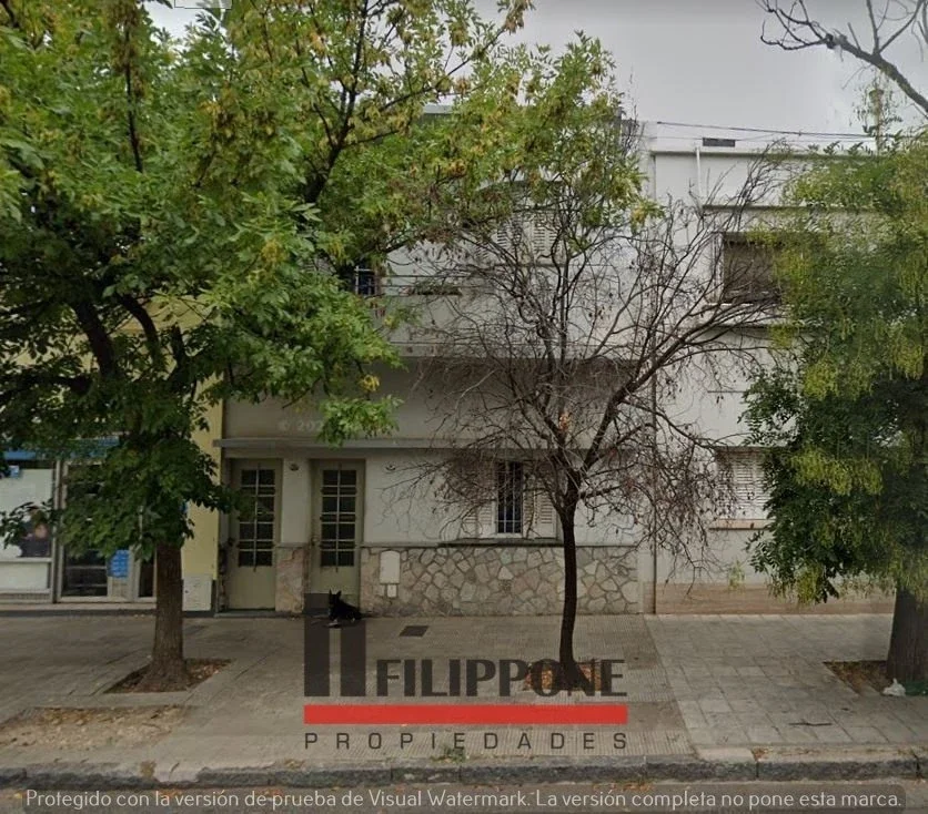 Gran Oportunidad de Inversión! - Casa de 4 dormitorios C/Cochera, Castelli 116 - Imagen 2
